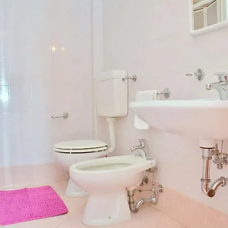 Appartamento Homely With Terrace In - Beahost